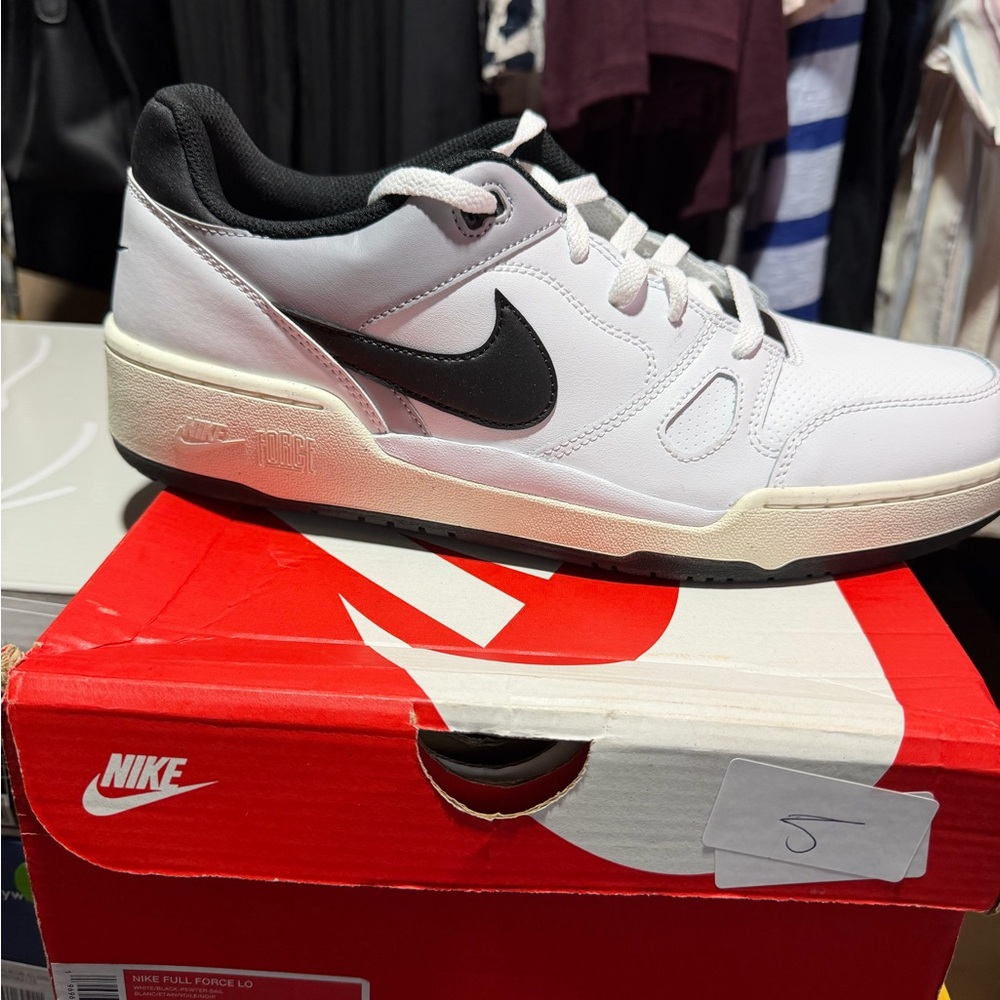 Nike Men's White and Black Sneakers